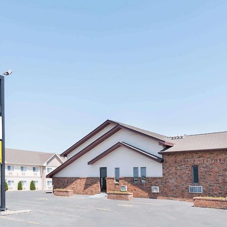 Super 8 By Wyndham Glendive Hotel Eksteriør billede